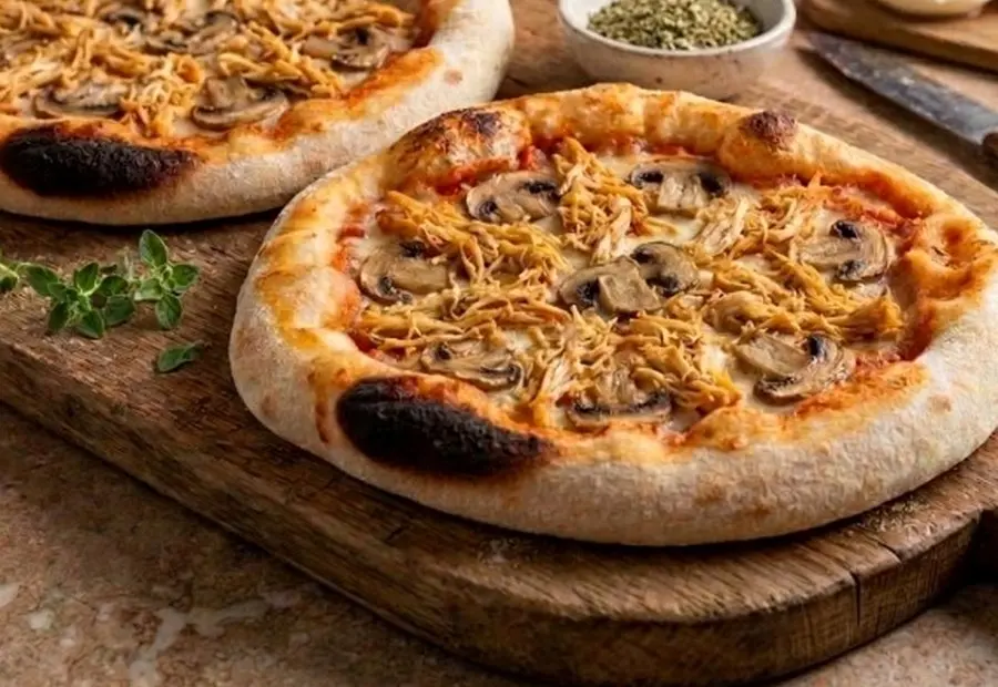 Pizza Pollo y Champiñones — SERVUS