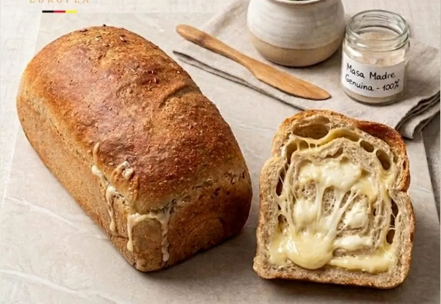 Pan de Molde con Queso Mozzarella — SERVUS